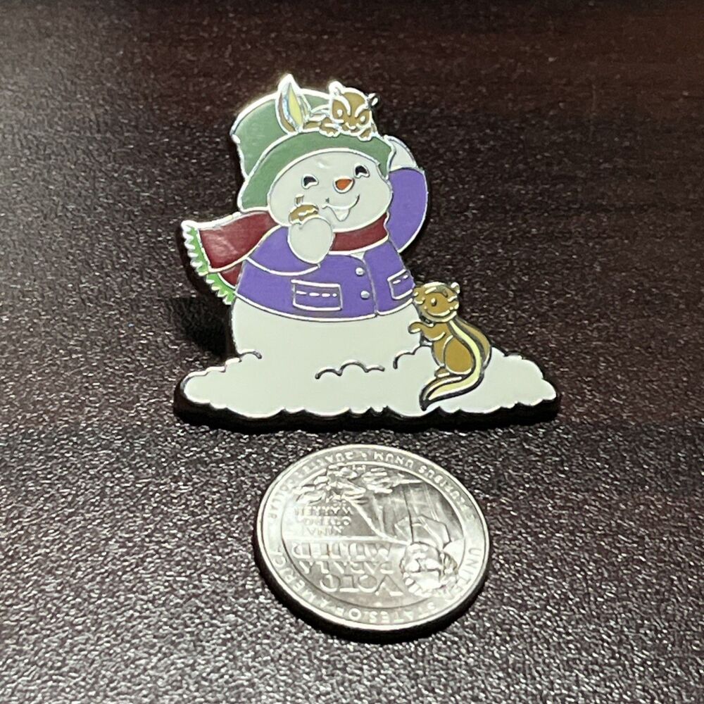 Hallmark Club Exclusive 2018 Snowman Squirrel Winter Lapel Hat Pin - Picture 2 of 3